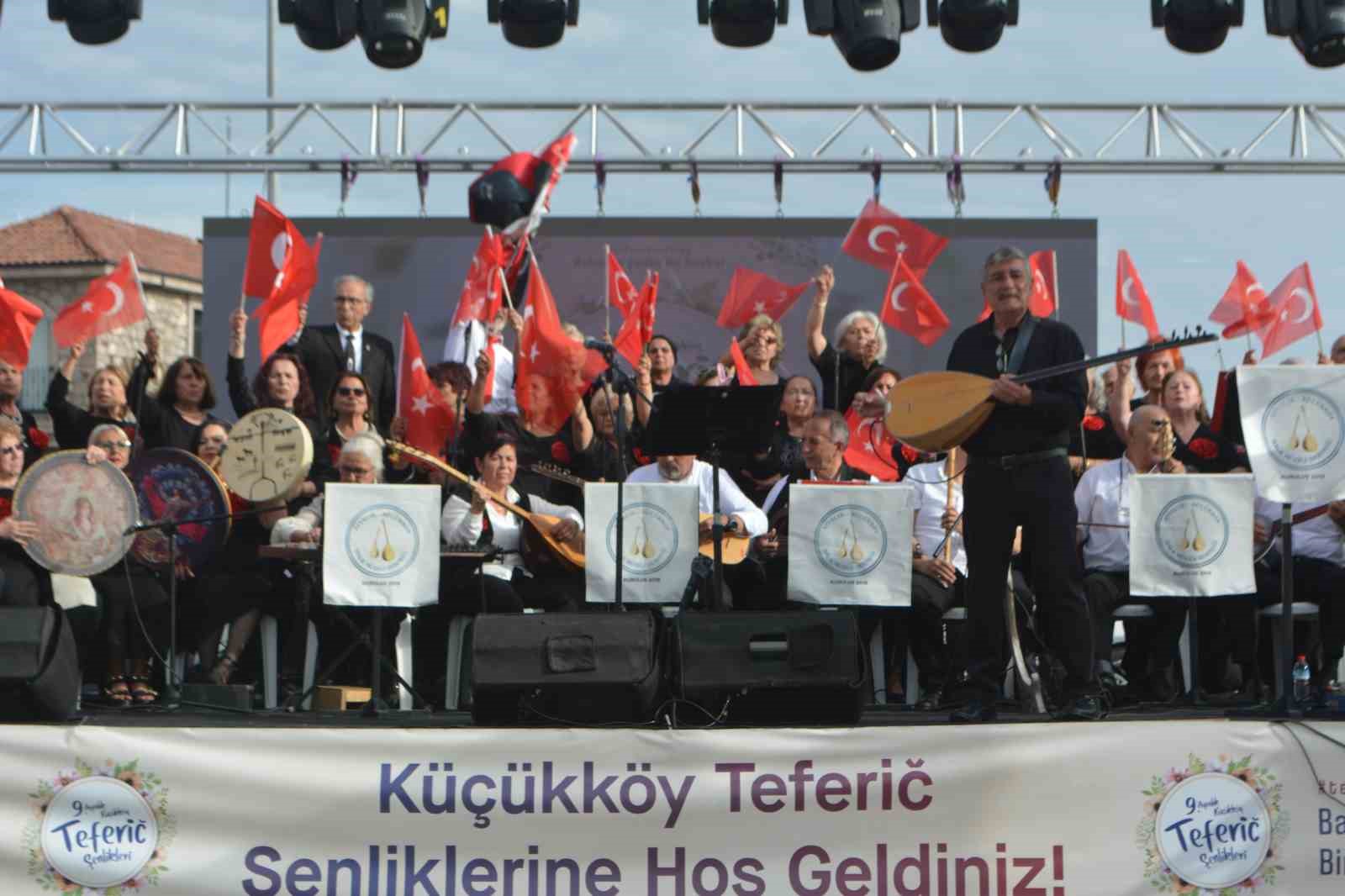 ayvalik teferic senliklerinden turkuler yukseldi 3 yNVQcEOC