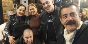 ayvalikli-sanatcilar-kocabiyik-ve-ozalpten-yaslilara-erken-yeni-yil-kutlamasi-wRsT5PY7.jpg