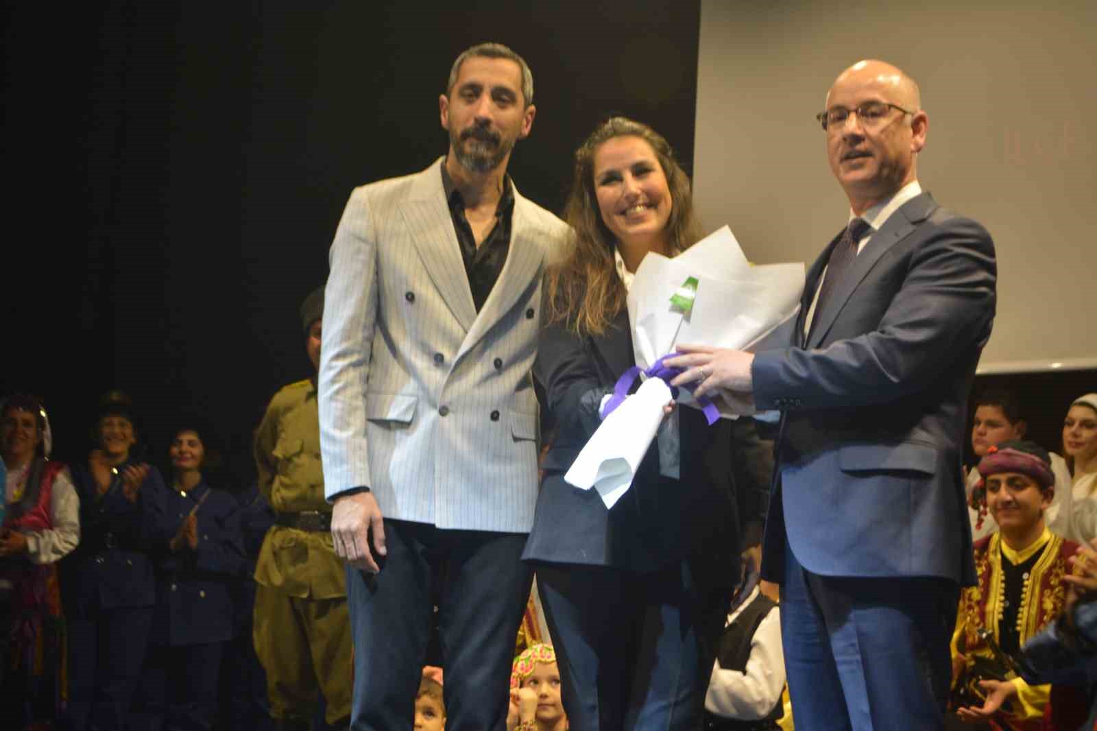 ayvalikta canakkale destani halk danslariyla yasatildi 1 SdZzbKDB