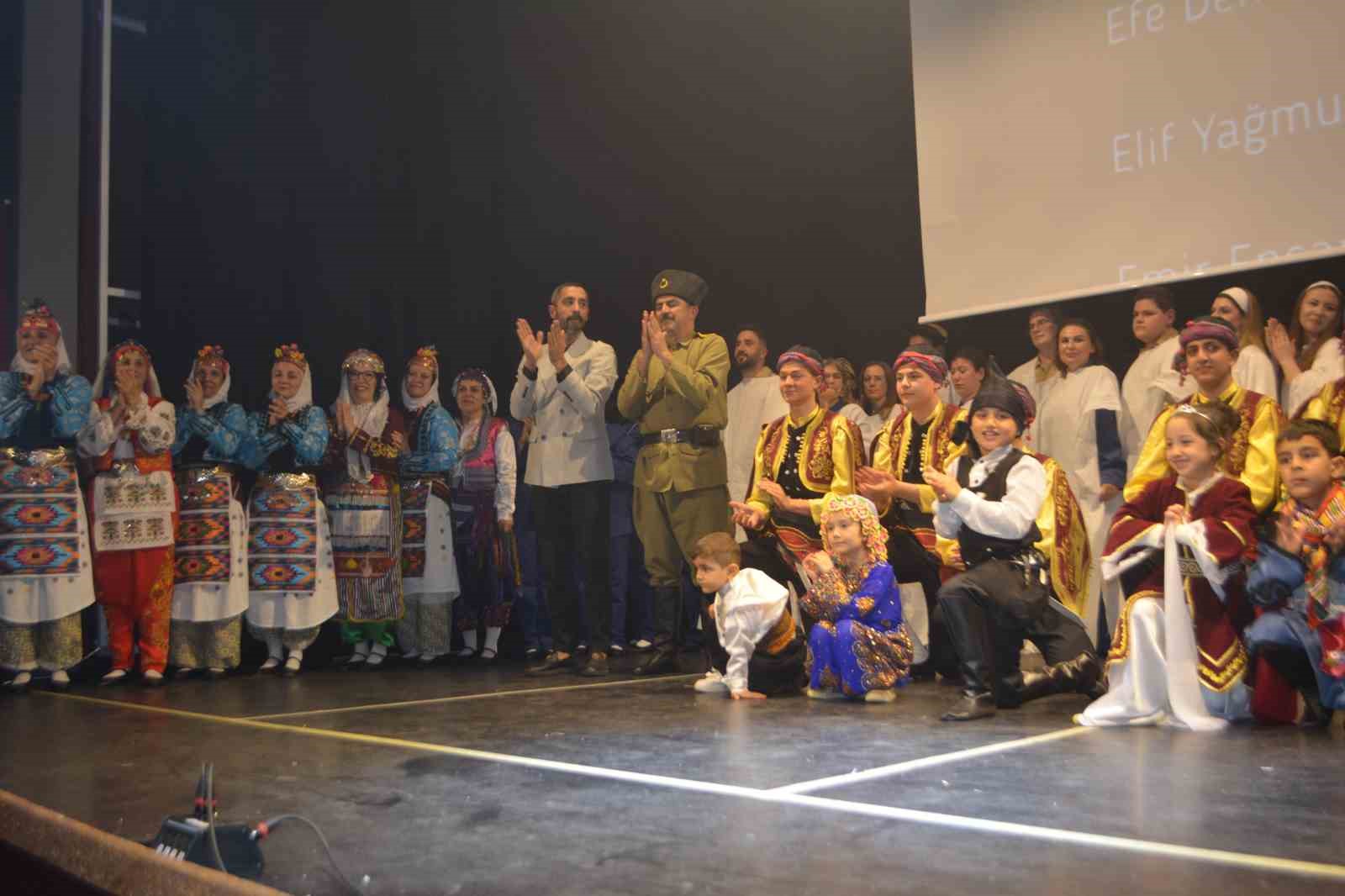 ayvalikta canakkale destani halk danslariyla yasatildi 2 QcZRzqLC