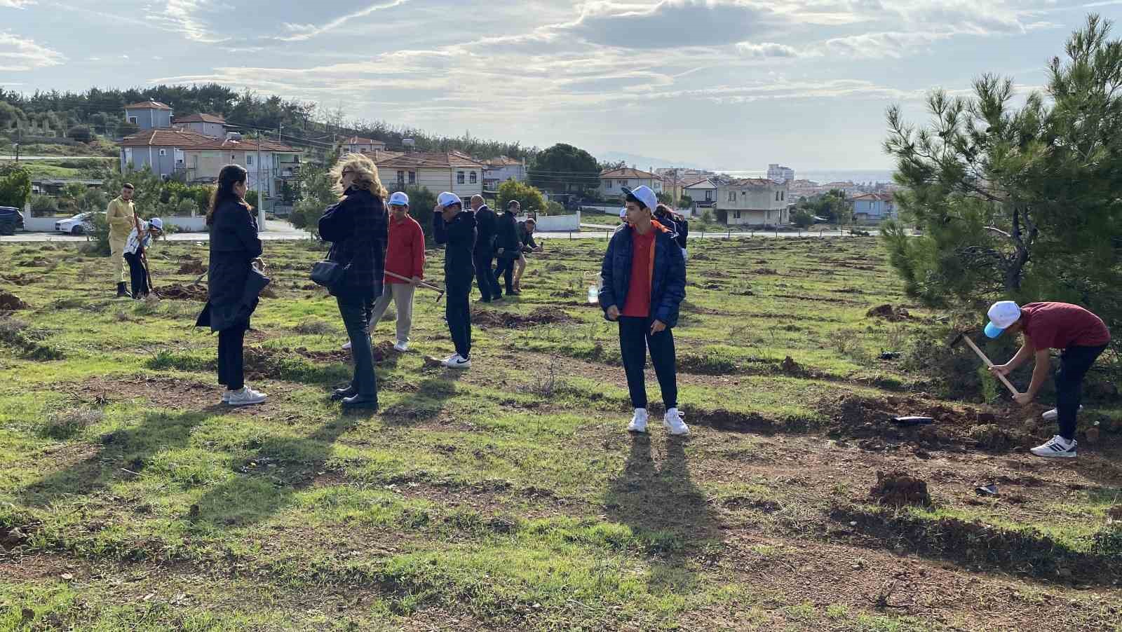 ayvalikta ertelenen fidan dikim etkinligine ilgi yogun oldu 3