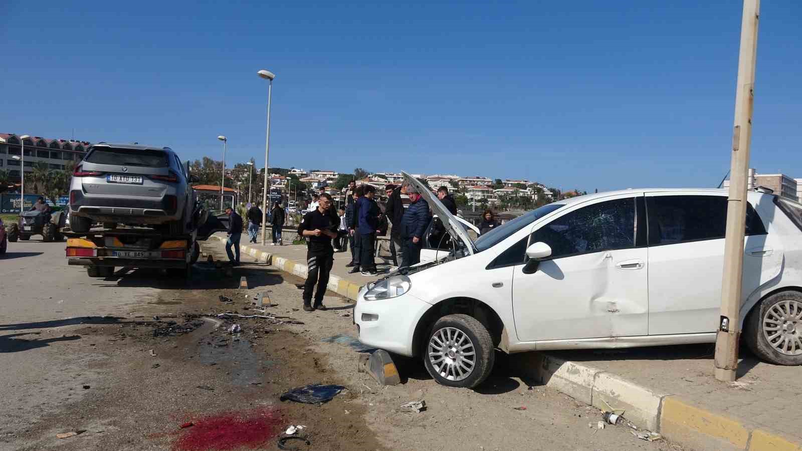 ayvalikta iki arac carpisti 2si agir 6 kisi yaralandi 1 VaB6zPXX