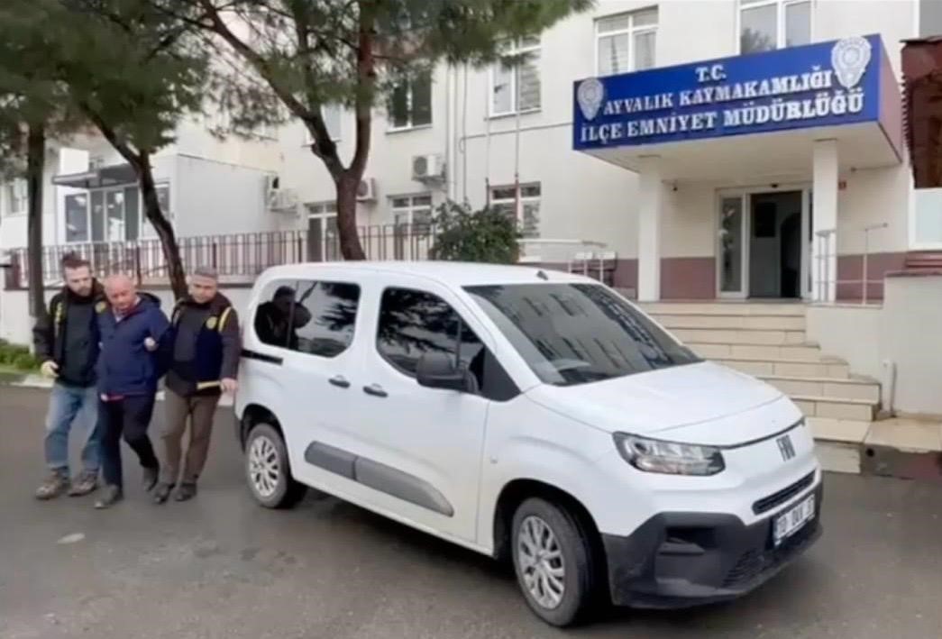 ayvalikta kendisini emniyet muduru olarak tanitan sahsa operasyon 1 GFcrtU41