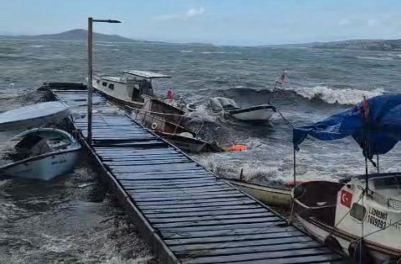 ayvalikta kuvvetli firtina tekneleri batirdi 1 vuzqLyX5
