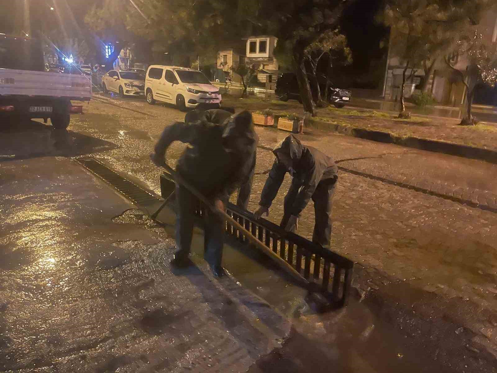 ayvalikta metrekareye 1053 kilogram dusen yagis hayati felc etti 1 guBaeiLX