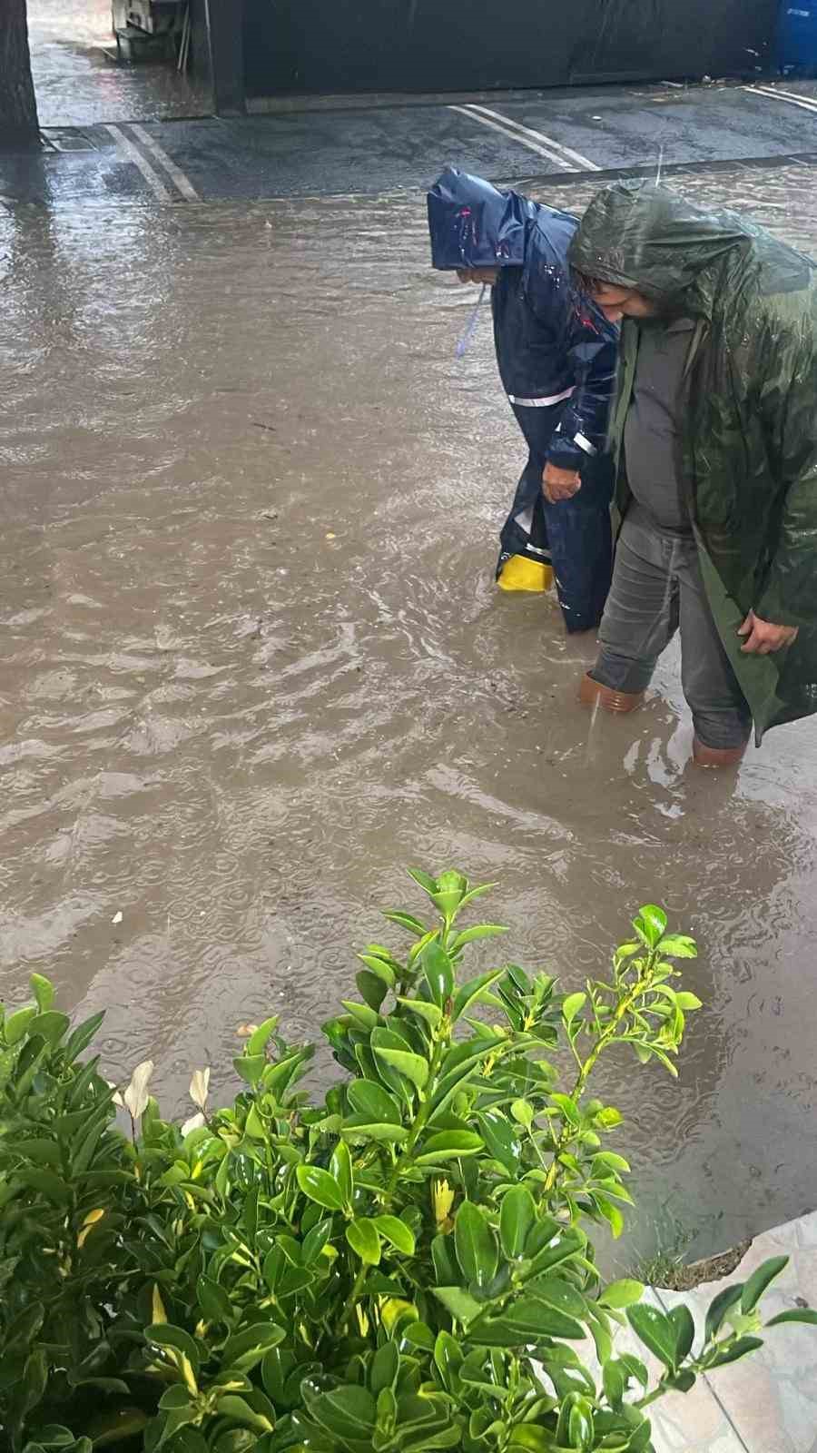 ayvalikta metrekareye 1053 kilogram dusen yagis hayati felc etti 13 Y2Zn1TQt
