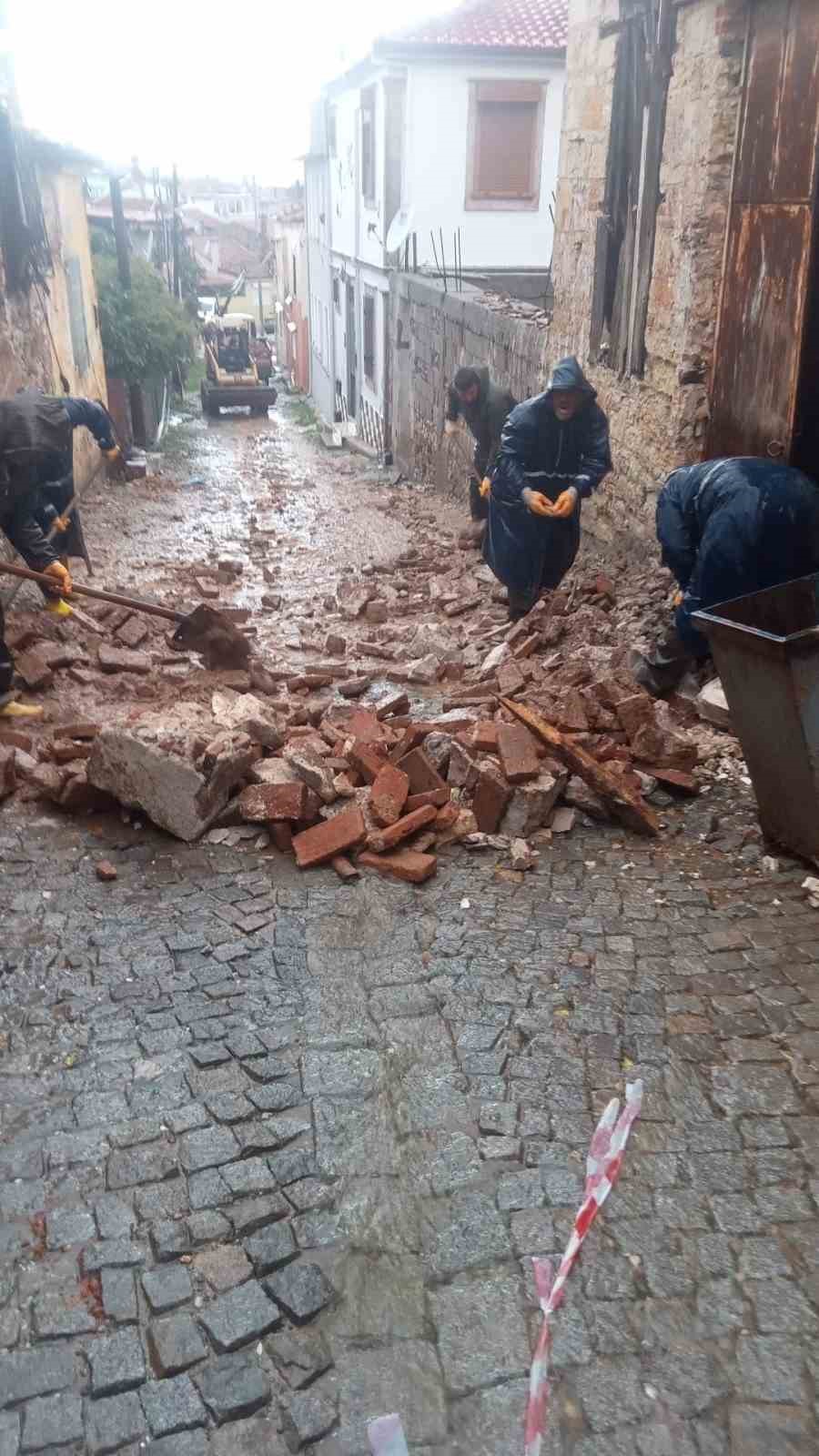 ayvalikta metrekareye 1053 kilogram dusen yagis hayati felc etti 14 1qCeV7aR