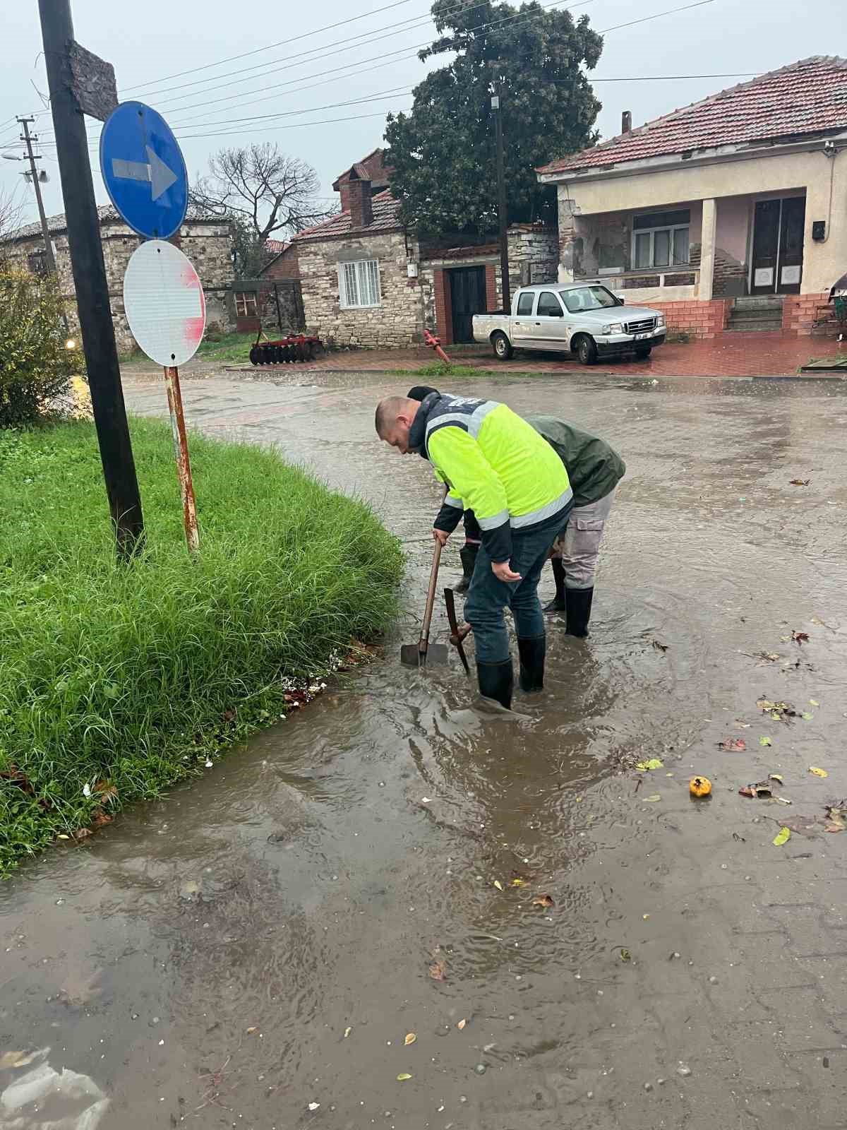 ayvalikta metrekareye 1053 kilogram dusen yagis hayati felc etti 19 2d8CCjWP