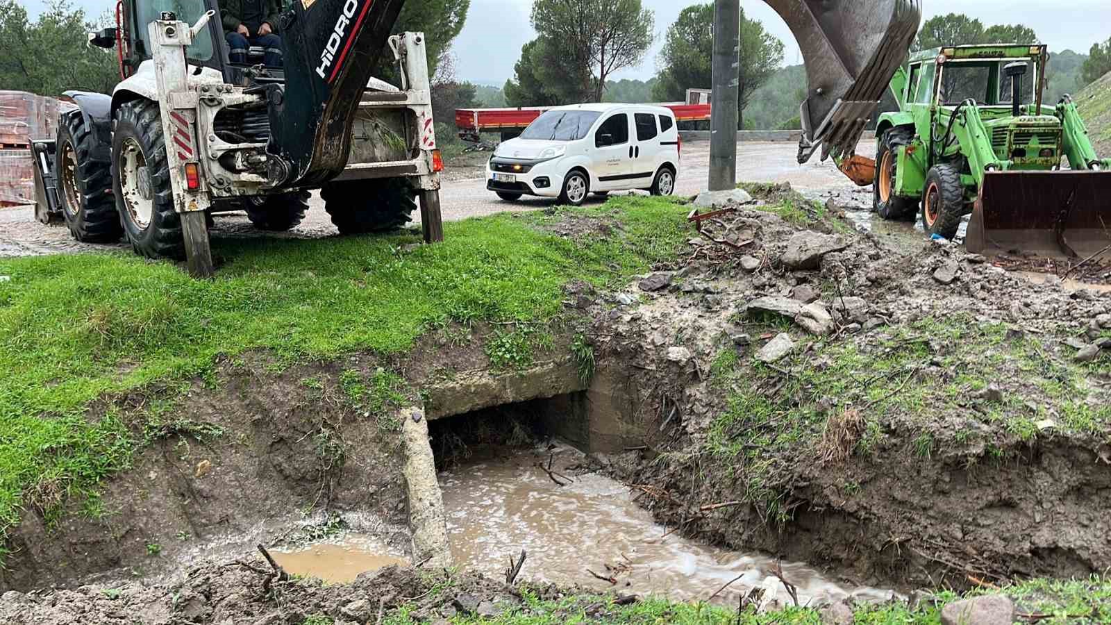 ayvalikta metrekareye 1053 kilogram dusen yagis hayati felc etti 3 MXD5GjJM