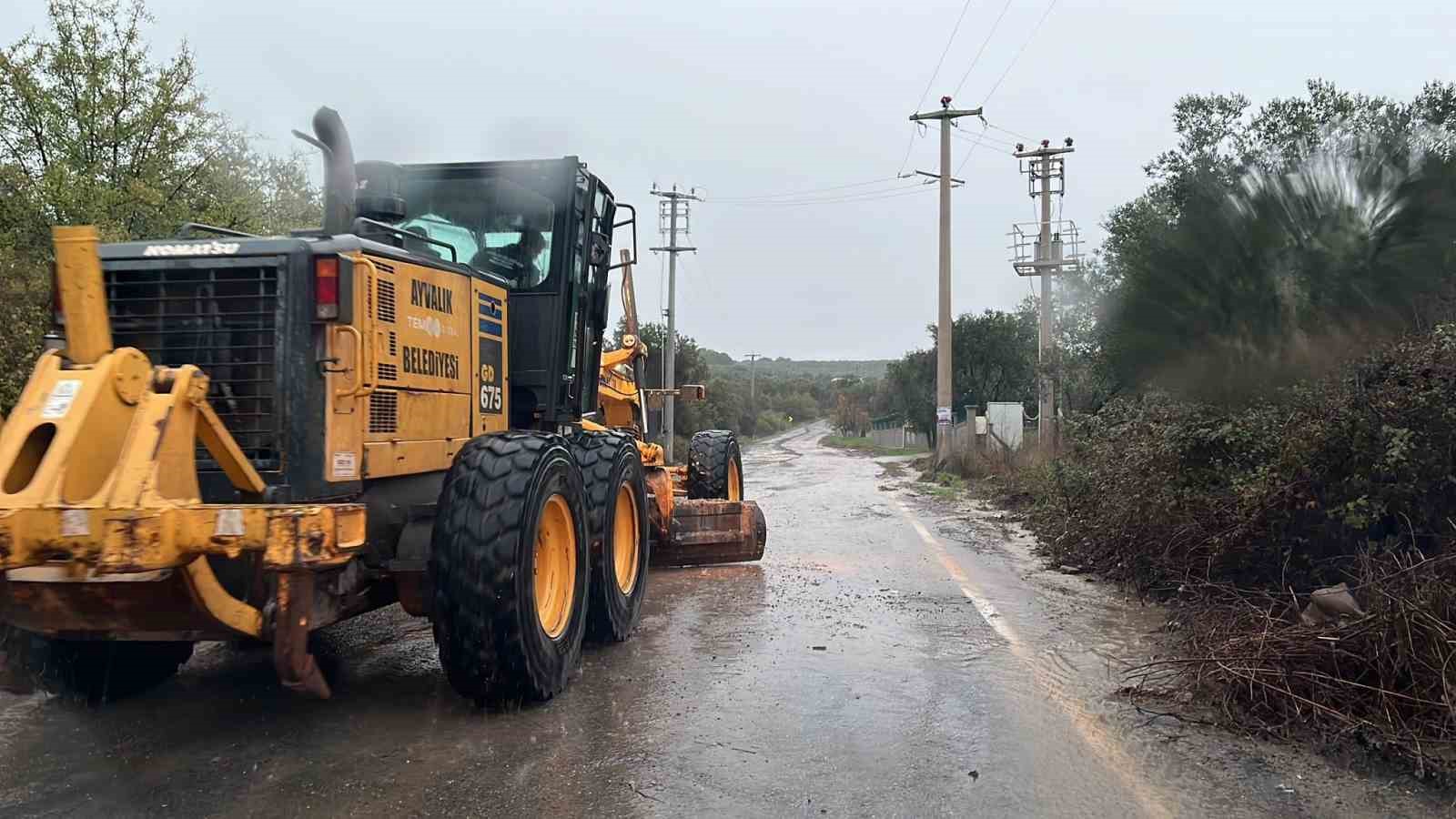 ayvalikta metrekareye 1053 kilogram dusen yagis hayati felc etti 5 gb3awETT