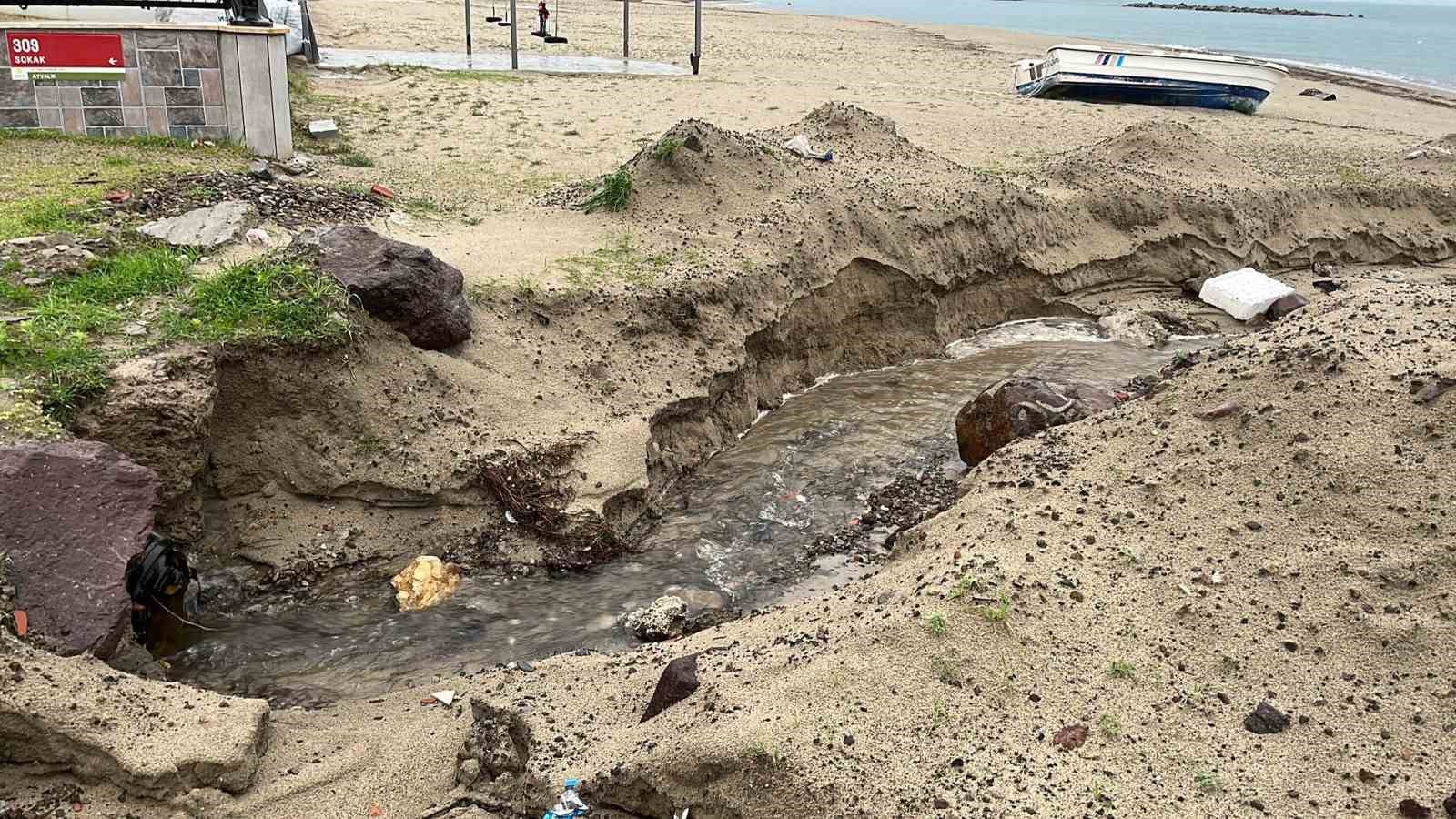 ayvalikta metrekareye 1053 kilogram dusen yagis hayati felc etti 6