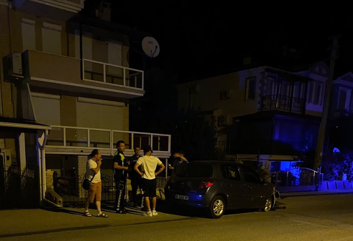 ayvalikta motosiklet ile otomobil carpisti 1 agir yarali 0 KAssmlgR