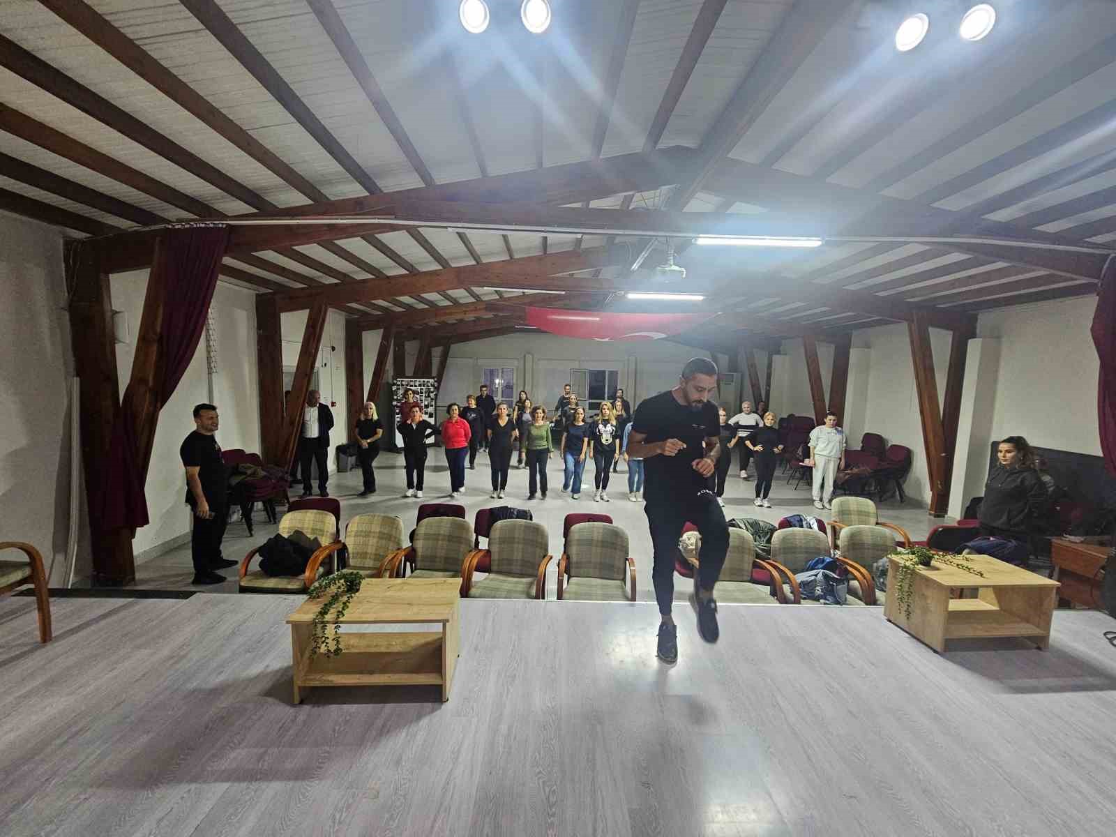 ayvalikta ogretmenlerden halk danslari yolculugu 2 W58iYuDu