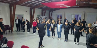 ayvalikta-ogretmenlerden-halk-danslari-yolculugu-36Pj9kCw.jpg