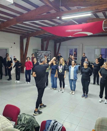 ayvalikta-ogretmenlerden-halk-danslari-yolculugu-36Pj9kCw.jpg
