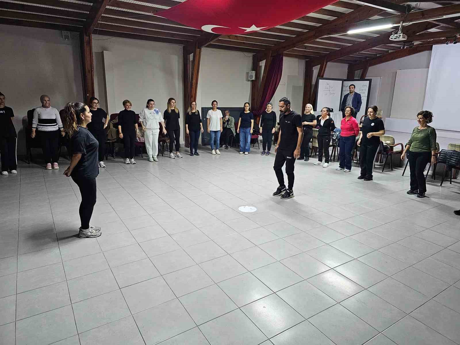 ayvalikta ogretmenlerden halk danslari yolculugu 6 O3SJdPBq