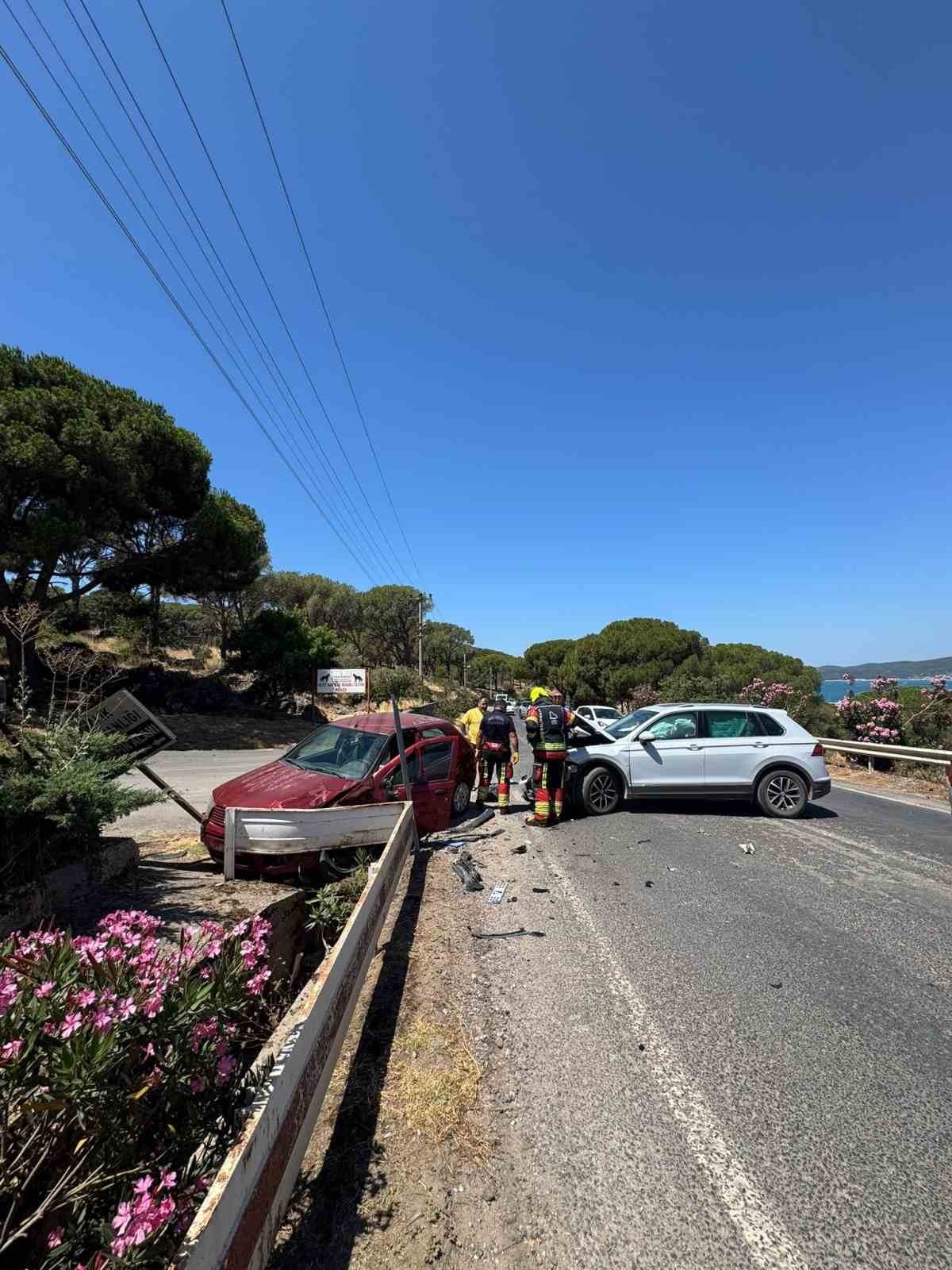 Ayvalık’ta trafik kazası: 2 yaralı 4 ayvalikta trafik kazasi 2 yarali 0 GwXNiECs