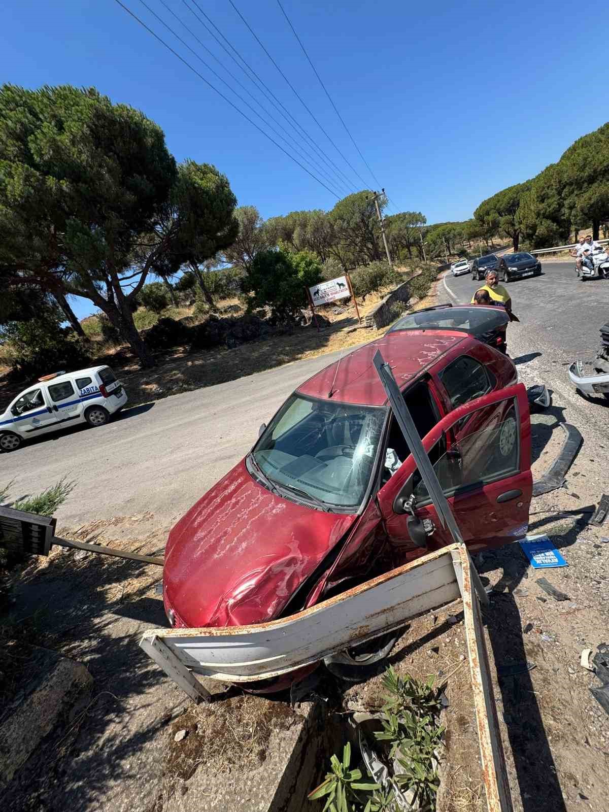 Ayvalık’ta trafik kazası: 2 yaralı 6 ayvalikta trafik kazasi 2 yarali 2 CPiq8m5y