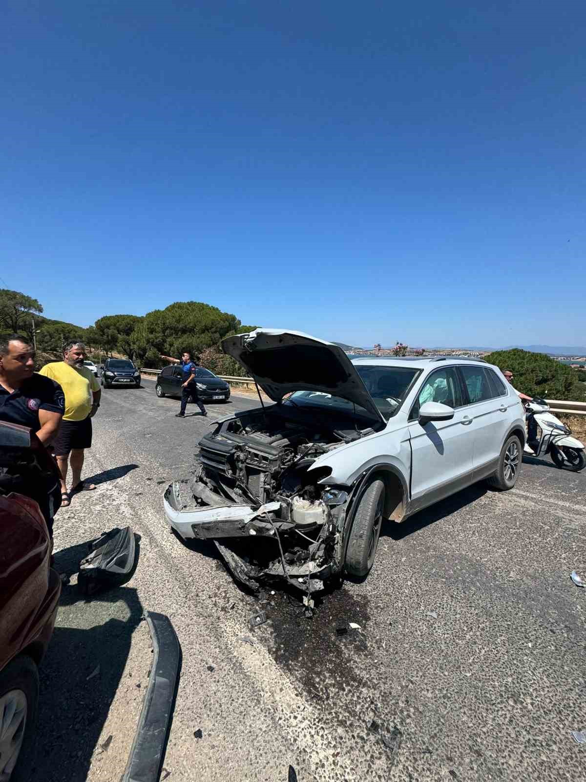 Ayvalık’ta trafik kazası: 2 yaralı 7 ayvalikta trafik kazasi 2 yarali 3 lJ3iDlY1