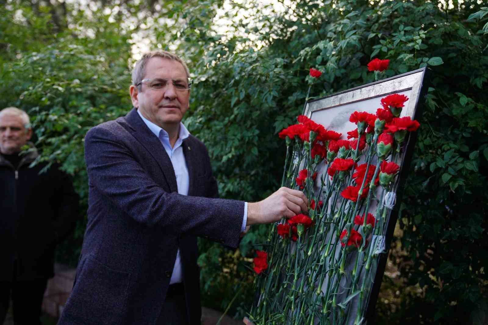 ayvalikta ugur mumcu unutulmadi 5 4q2s3sMX