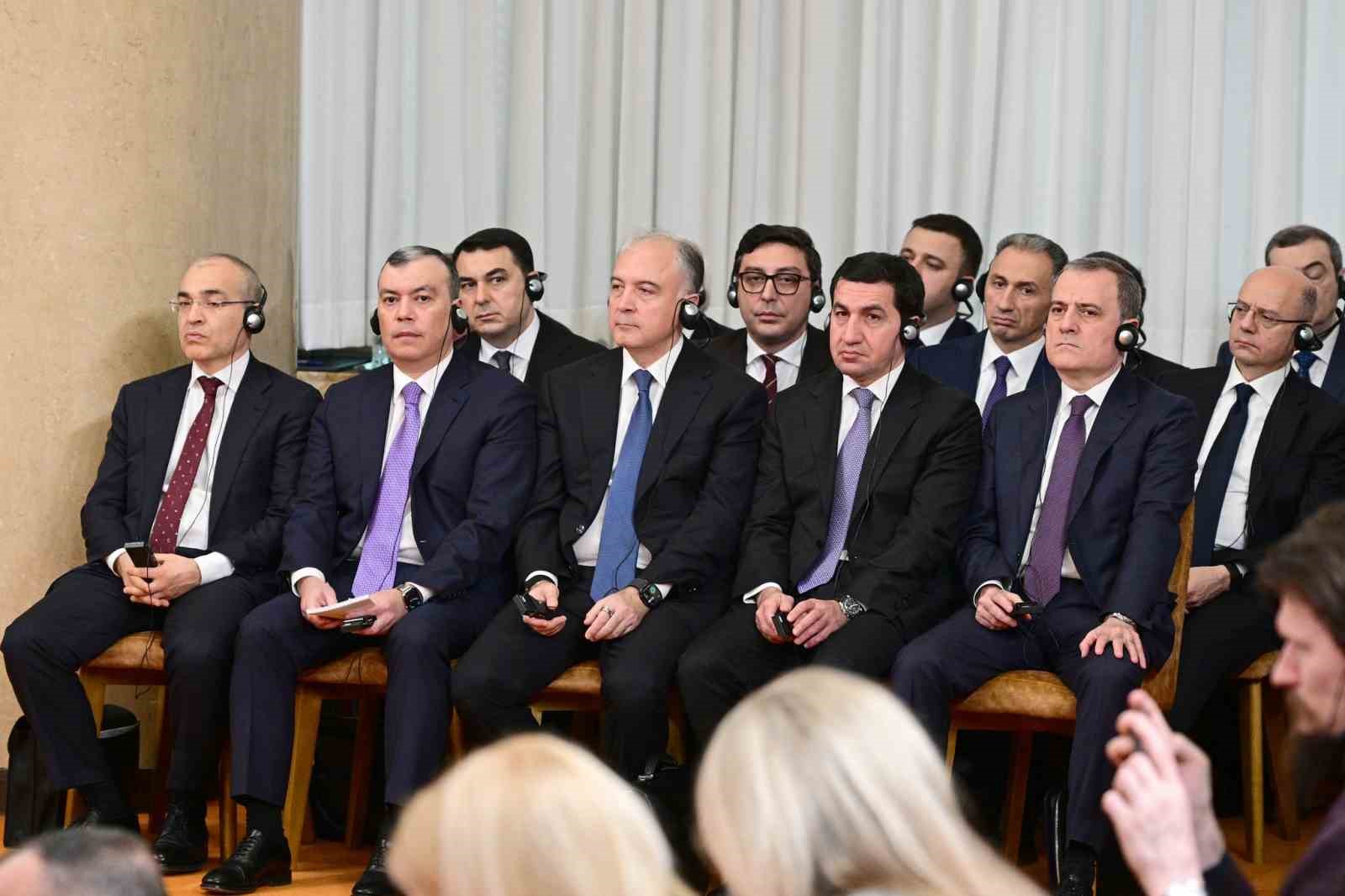 azerbaycan cumhurbaskani aliyev sirbistanda 2 fQ2WAuPL