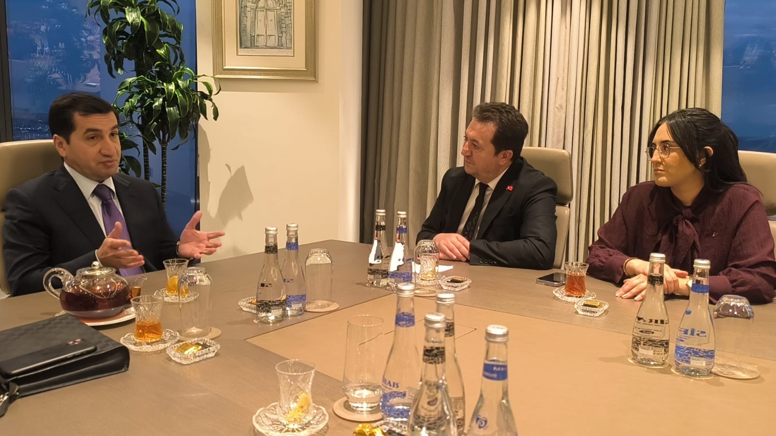 azerbaycan cumhurbaskani yardimcisi haciyev bugun barisin oncusu ve inisiyatifi azerbaycanin elindedir 0 ZFjLhlHk
