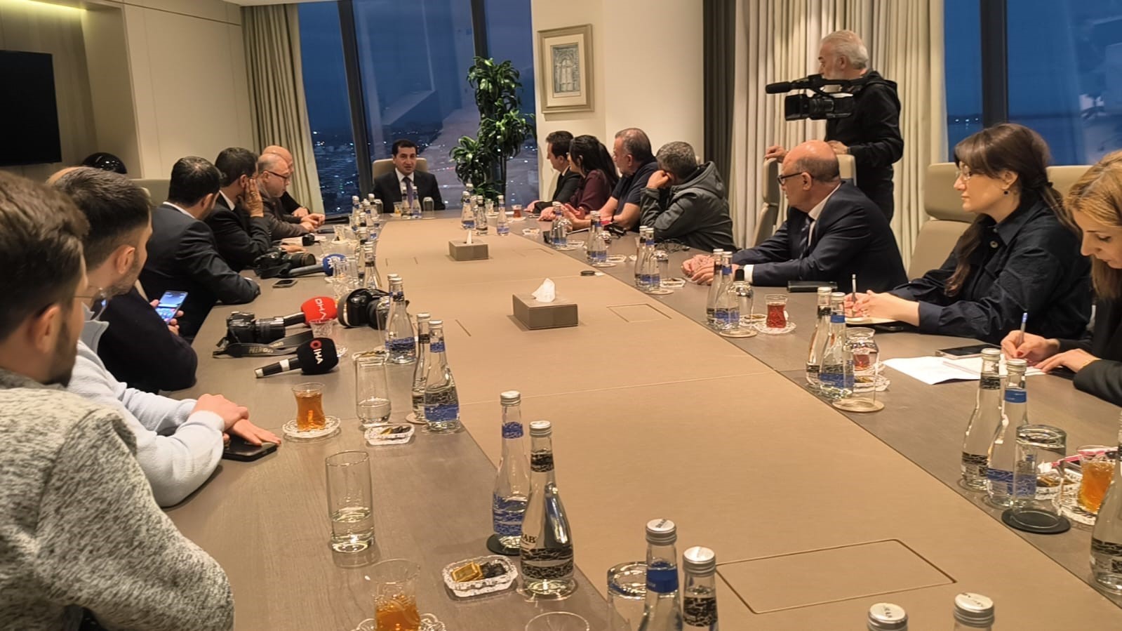 azerbaycan cumhurbaskani yardimcisi haciyev bugun barisin oncusu ve inisiyatifi azerbaycanin elindedir 1