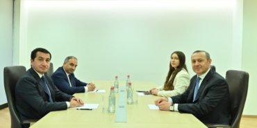 azerbaycan-cumhurbaskani-yardimcisi-haciyev-ermenistan-guvenlik-konseyi-sekreteri-grigoryan-gorustu-fhcBejSt.jpg