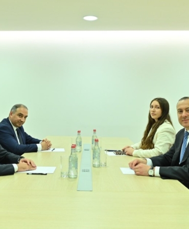 azerbaycan-cumhurbaskani-yardimcisi-haciyev-ermenistan-guvenlik-konseyi-sekreteri-grigoryan-gorustu-fhcBejSt.jpg