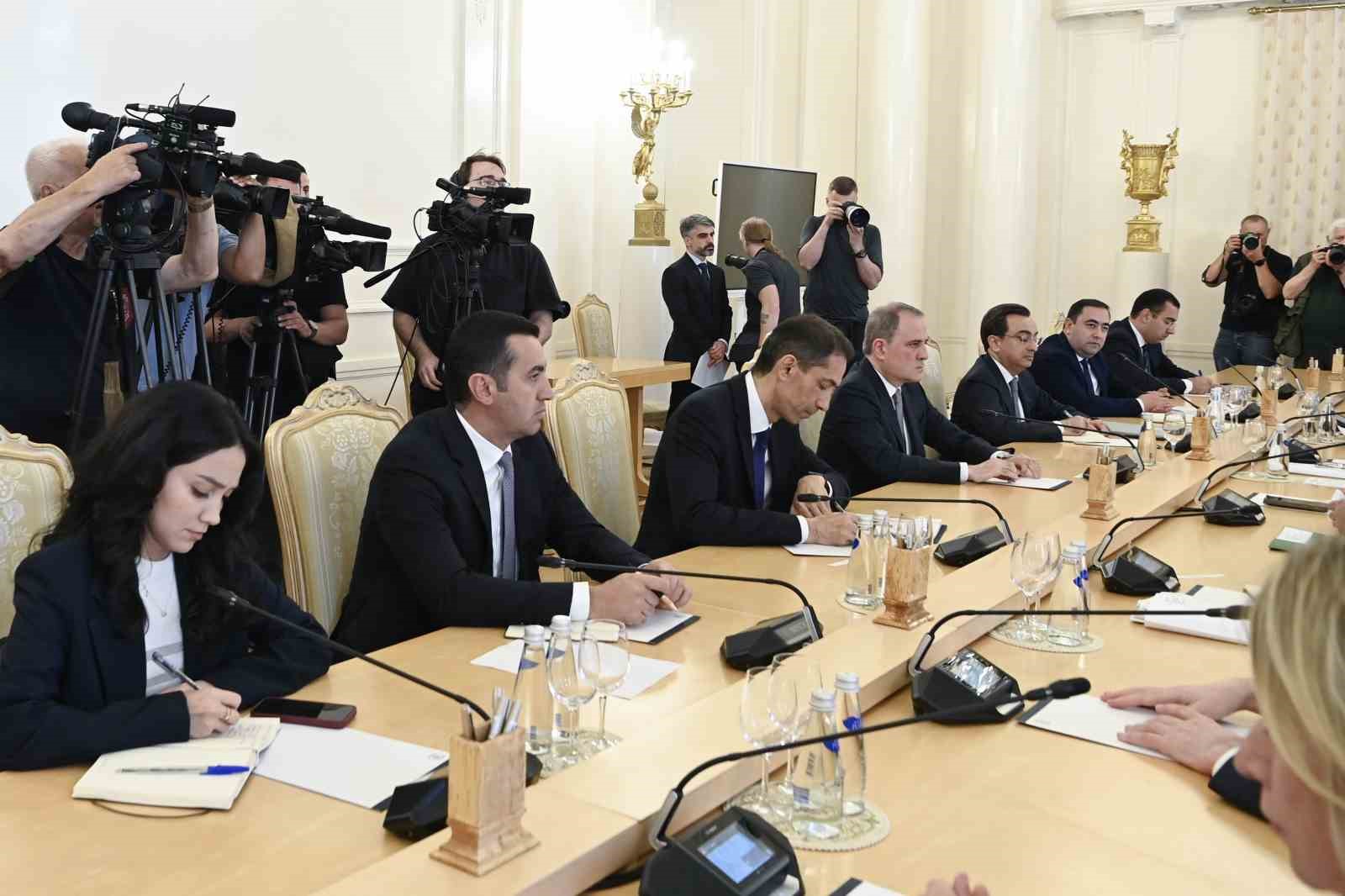azerbaycan disisleri bakani bayramov ermenistan ile normallesme surecinde bugun fiilen barisin mevcut oldugunu guvenle 6LM92APz
