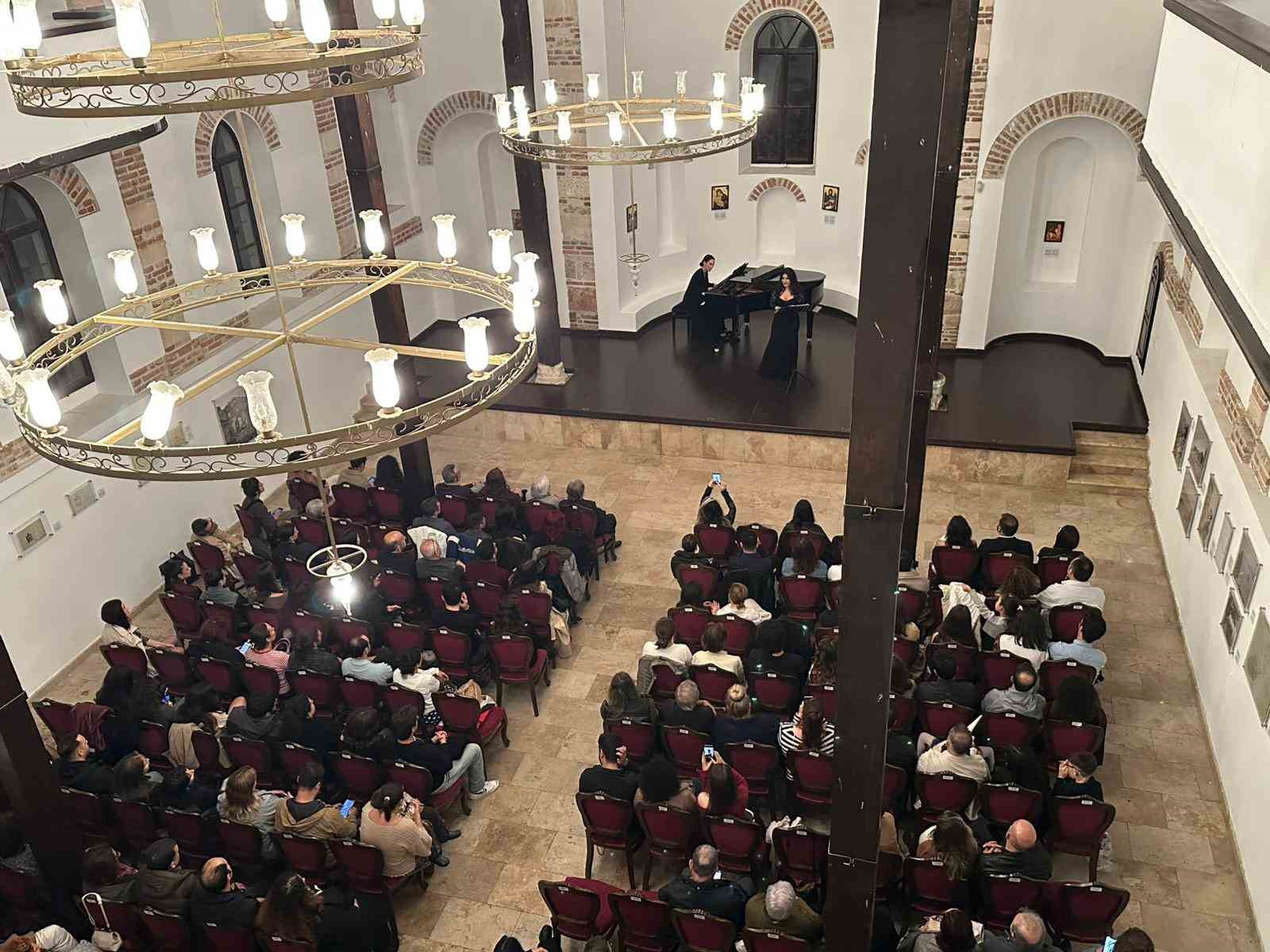 aziz panteleimon kilisesinde guz resitali 5 2iYY4g4c