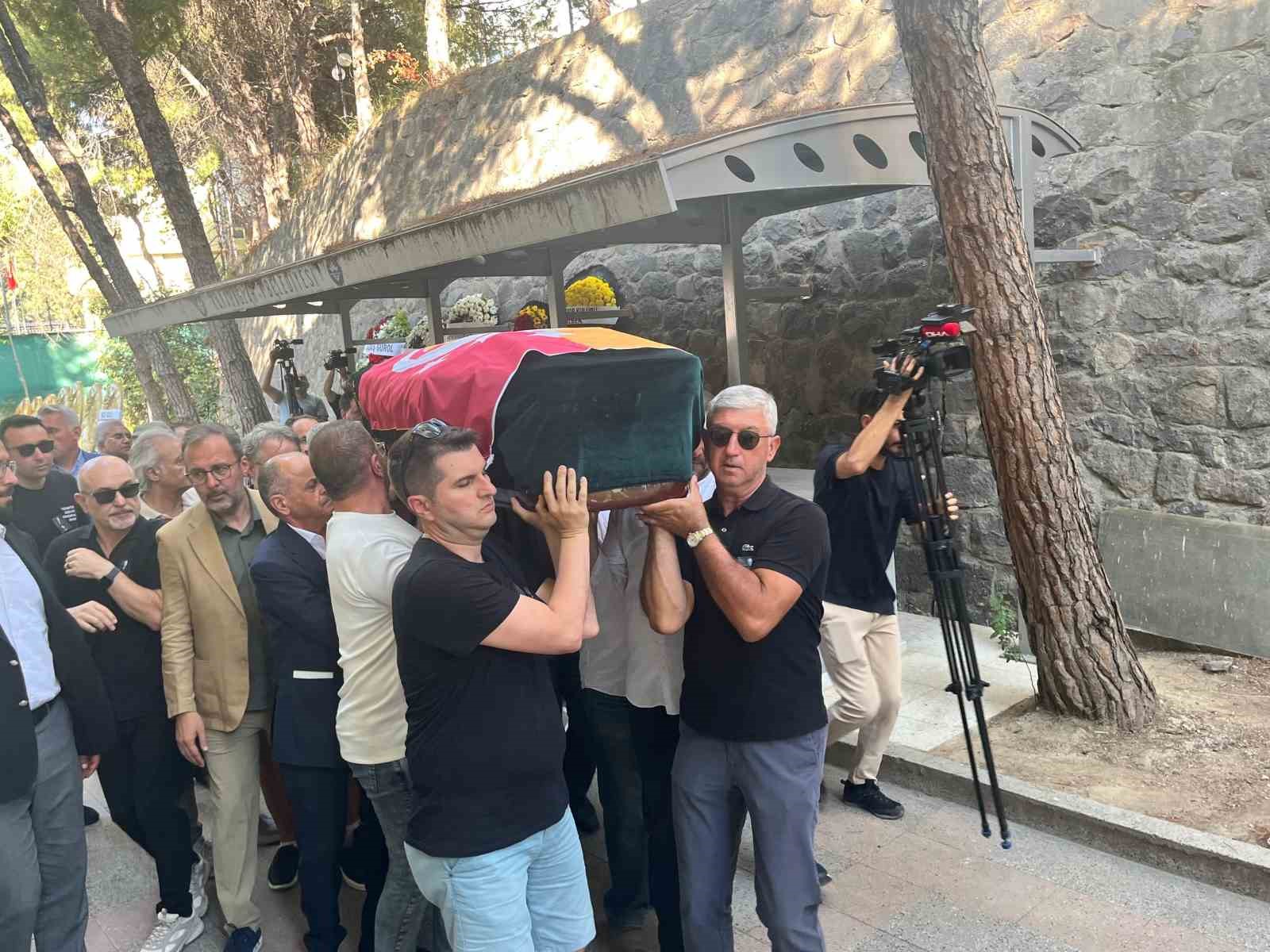 Aziz Üstel İzmir’de son yolculuğuna uğurlandı 7 aziz ustel izmirde son yolculuguna ugurlandi 3 7rBU4Buk