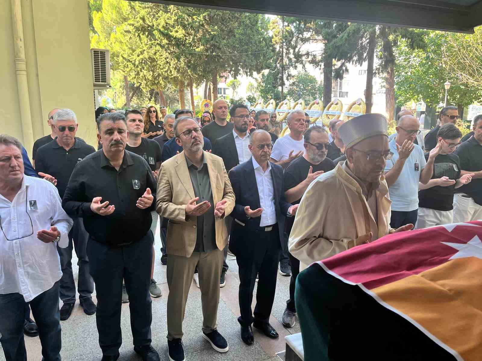 Aziz Üstel İzmir’de son yolculuğuna uğurlandı 9 aziz ustel izmirde son yolculuguna ugurlandi 5