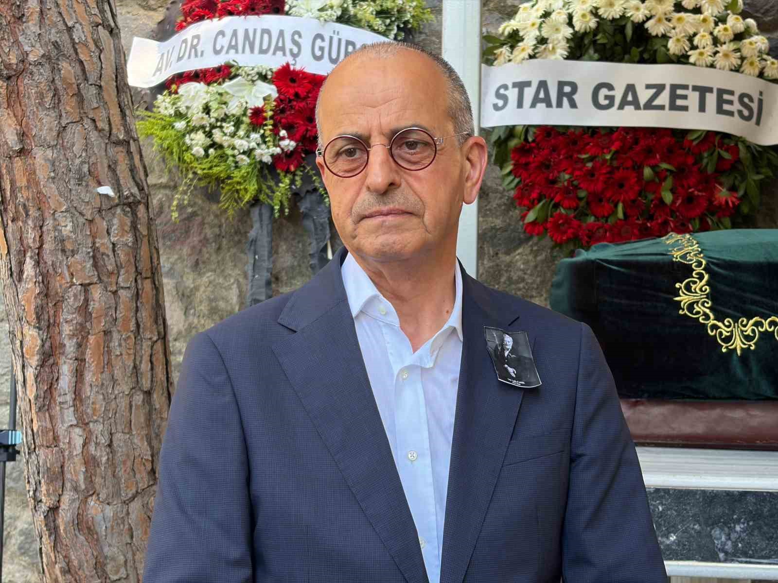 Aziz Üstel İzmir’de son yolculuğuna uğurlandı 10 aziz ustel izmirde son yolculuguna ugurlandi 6 O79Uv35Y