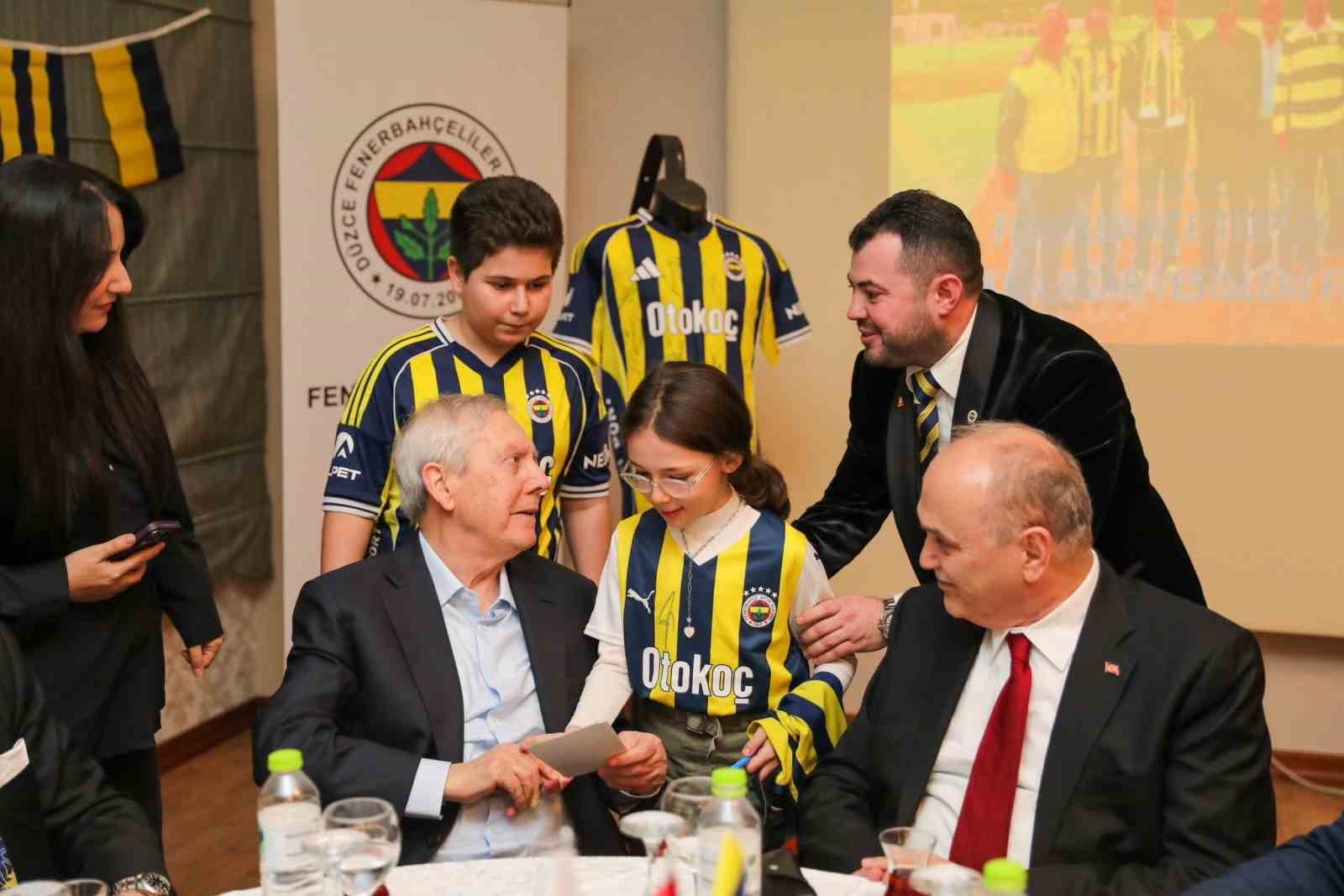 aziz yildirim iftarini duzce fenerbahceliler ile yapti 0 3GsvjTZj