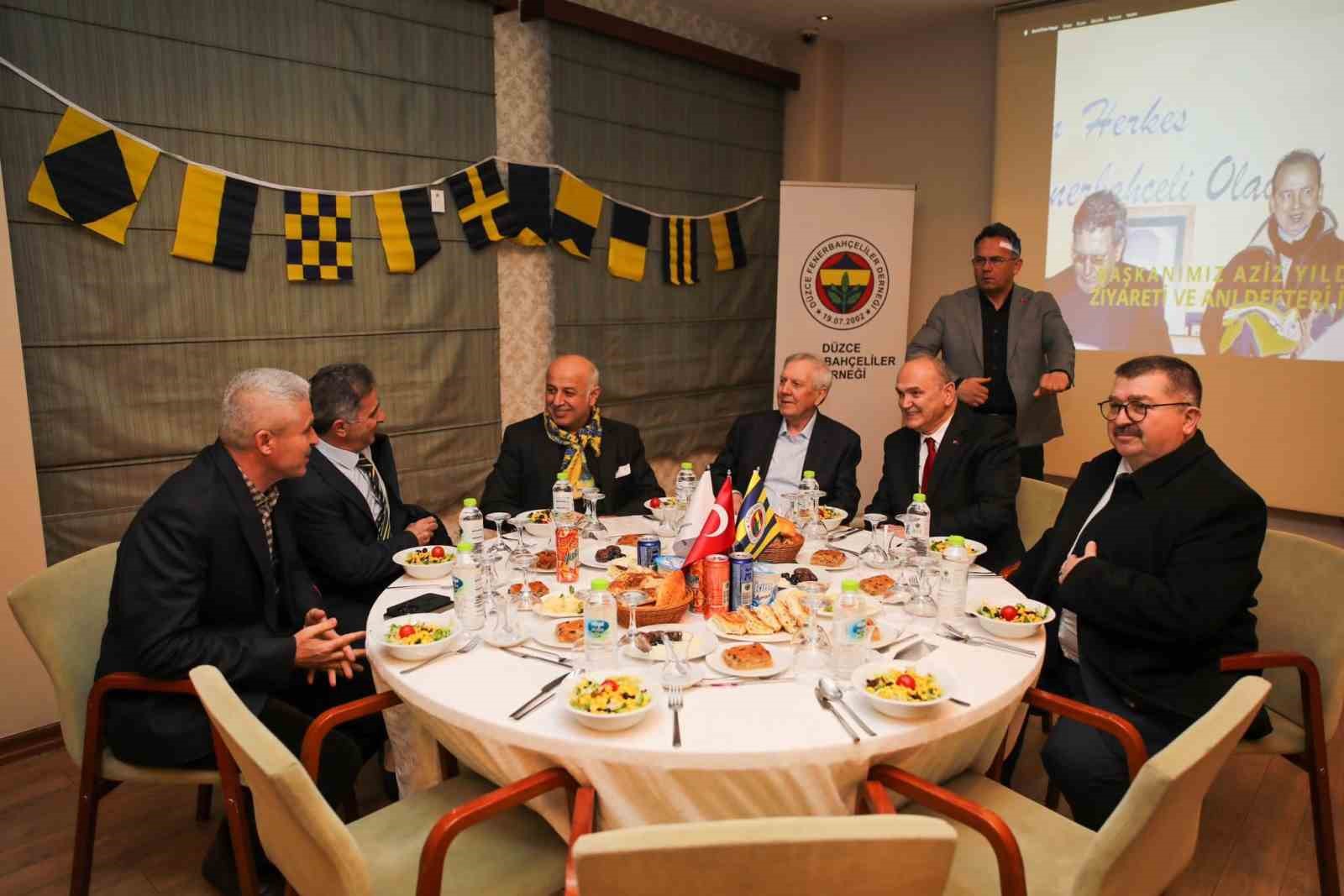 aziz yildirim iftarini duzce fenerbahceliler ile yapti 2 ntX6DF6C