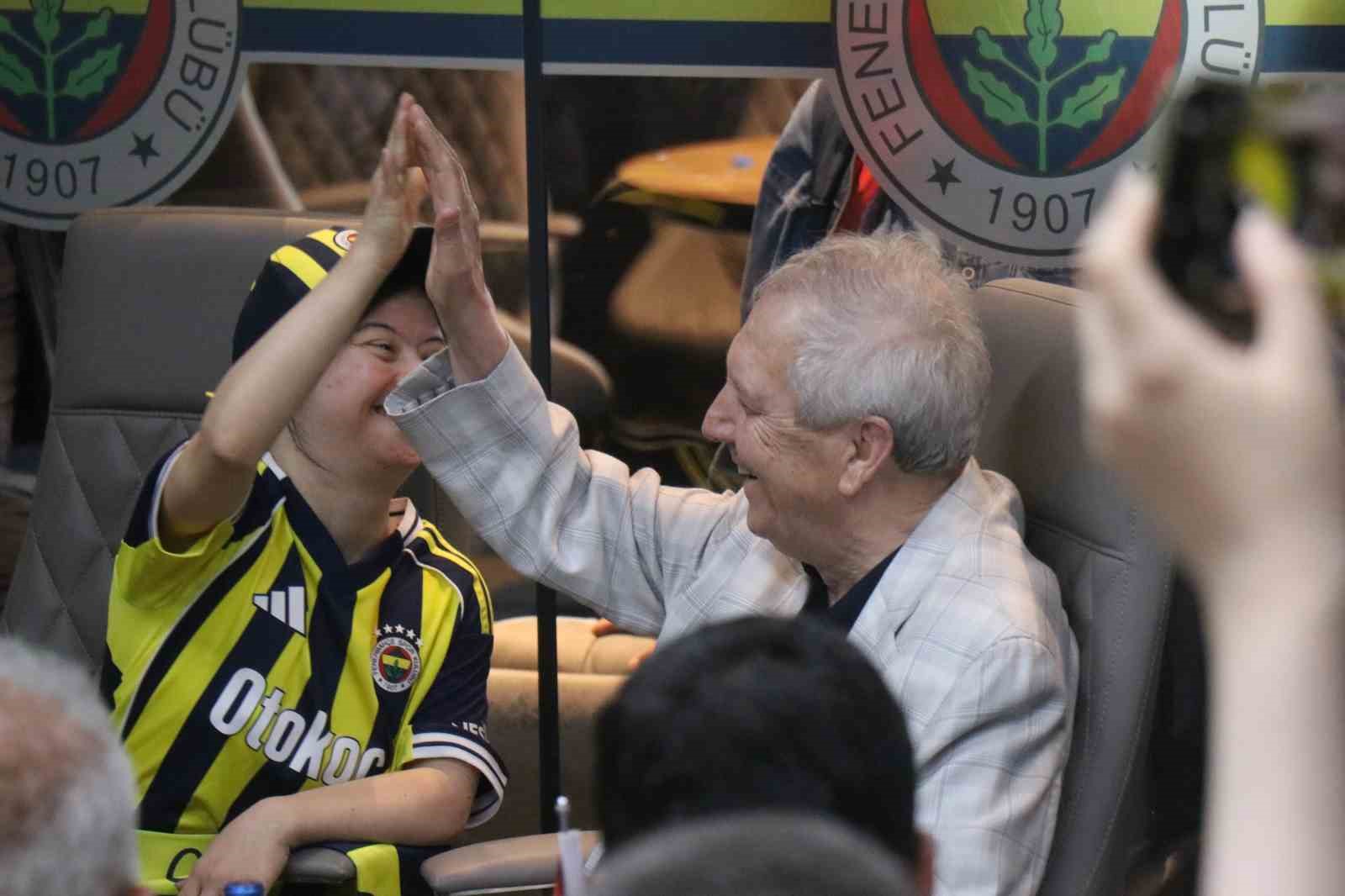aziz yildirim sakaryada fenerbahceliler ile bulustu 1