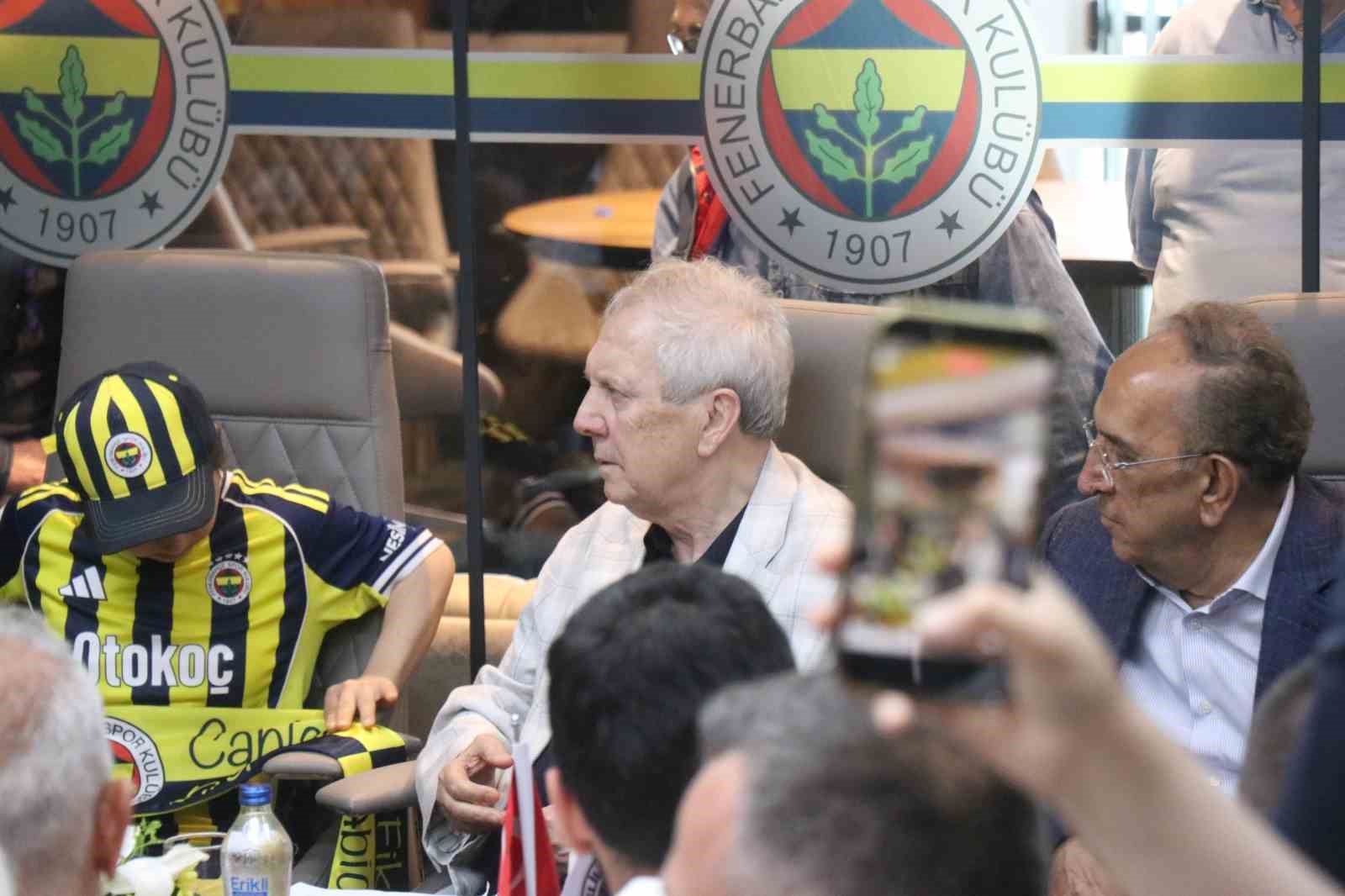 aziz yildirim sakaryada fenerbahceliler ile bulustu 2 aXEUqVMS