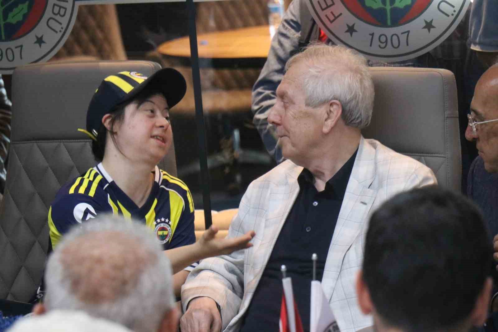 aziz yildirim sakaryada fenerbahceliler ile bulustu 4 iydJEfit