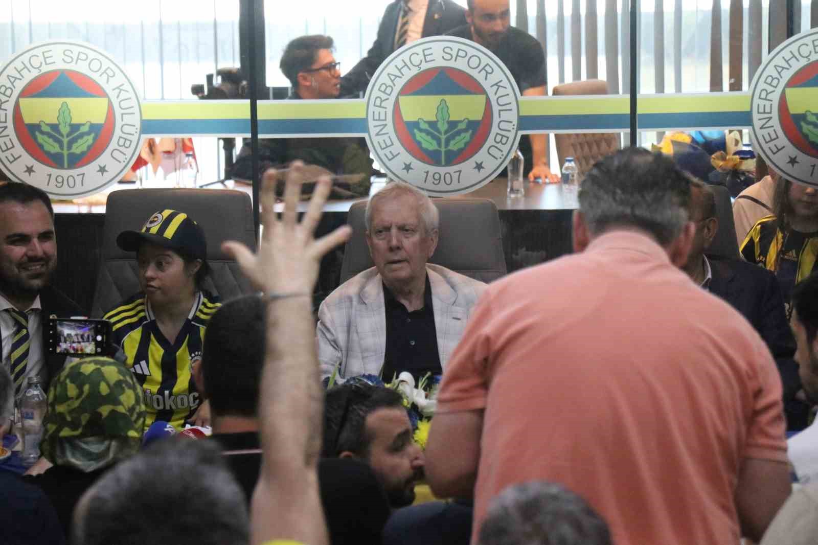 aziz yildirim sakaryada fenerbahceliler ile bulustu 5 INLYTMQ2
