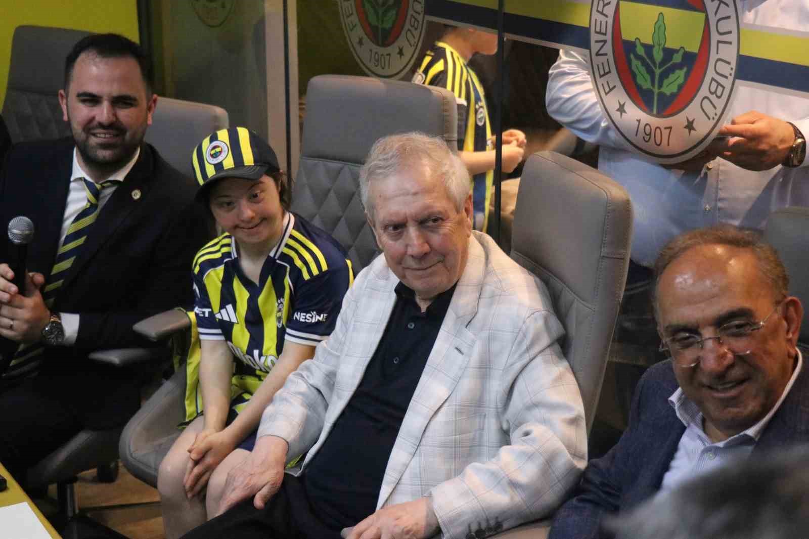 aziz yildirim sakaryada fenerbahceliler ile bulustu 6 Dr1dVAhl