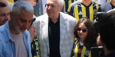 aziz-yildirim-sakaryada-fenerbahceliler-ile-bulustu-7iicgslq.jpg