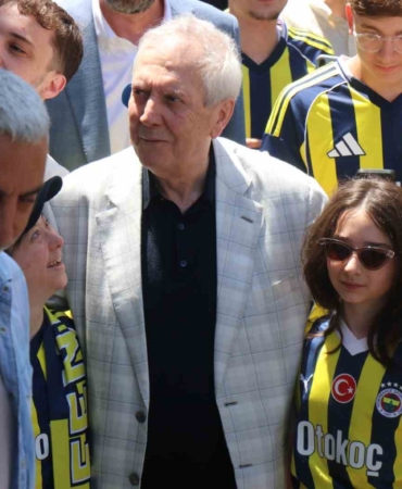 aziz-yildirim-sakaryada-fenerbahceliler-ile-bulustu-7iicgslq.jpg