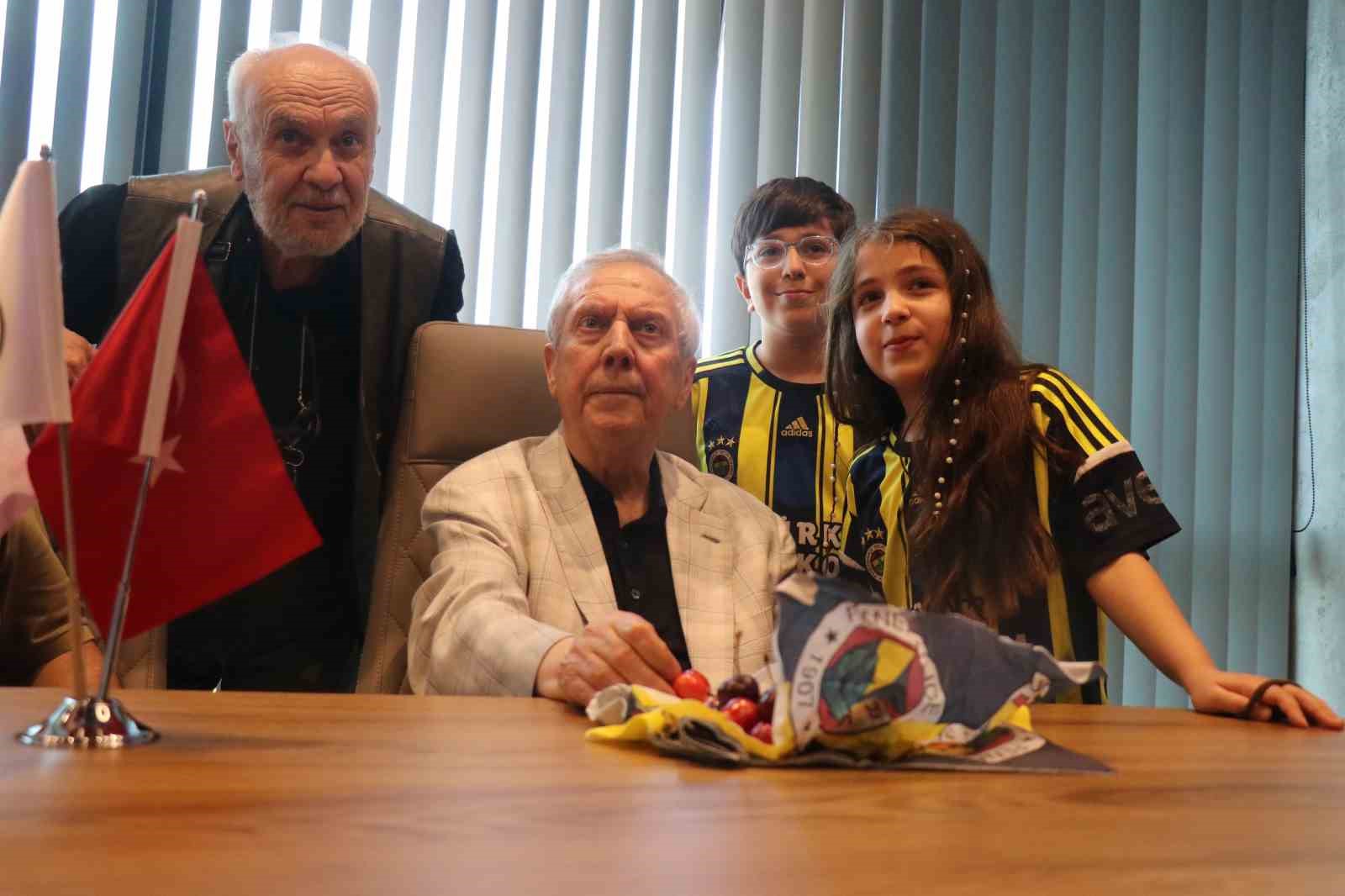 aziz yildirim sakaryada fenerbahceliler ile bulustu 8