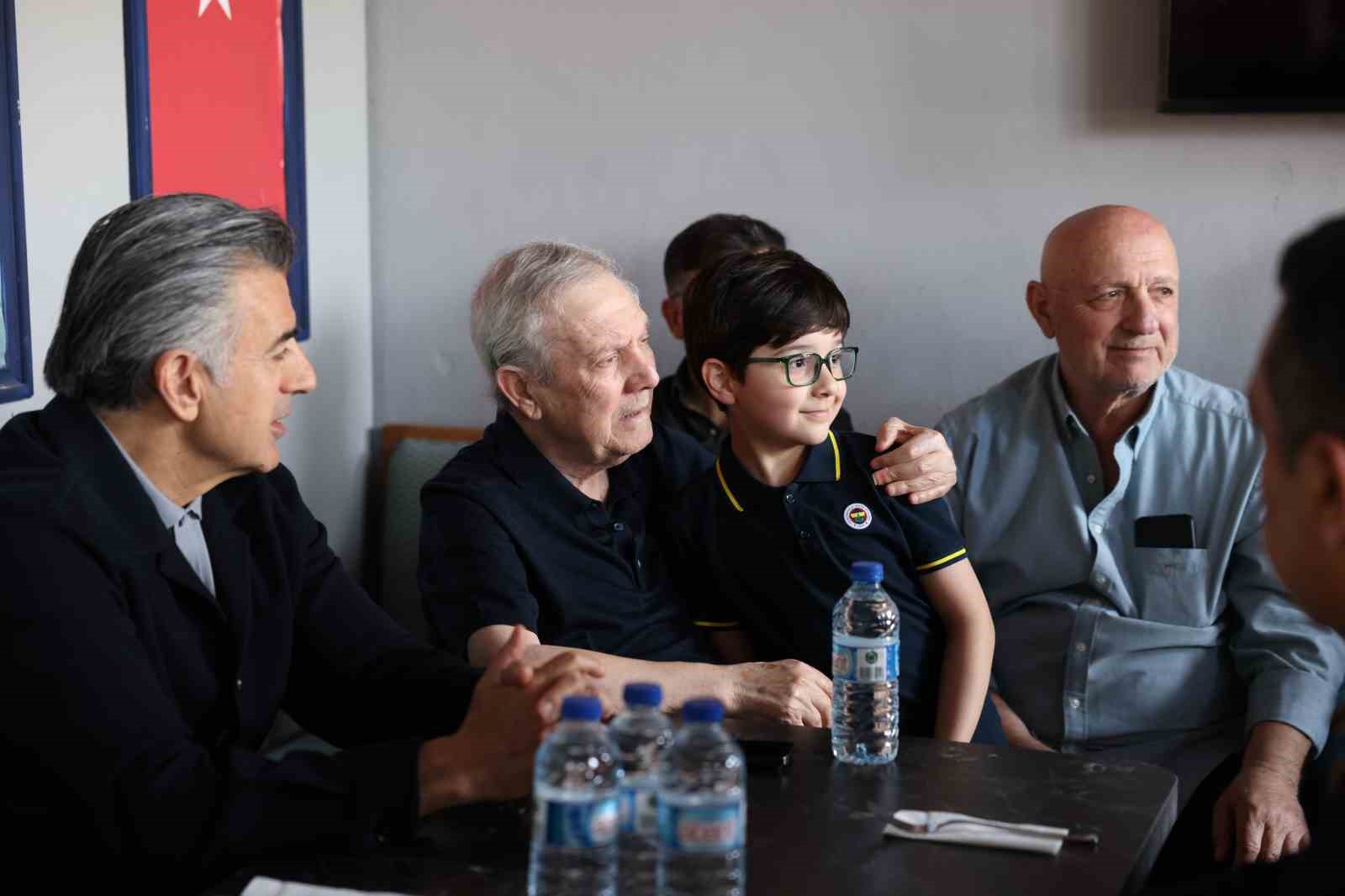 aziz yildirim sampiyon boksorlerle bir araya geldi 5 UIdqbruW
