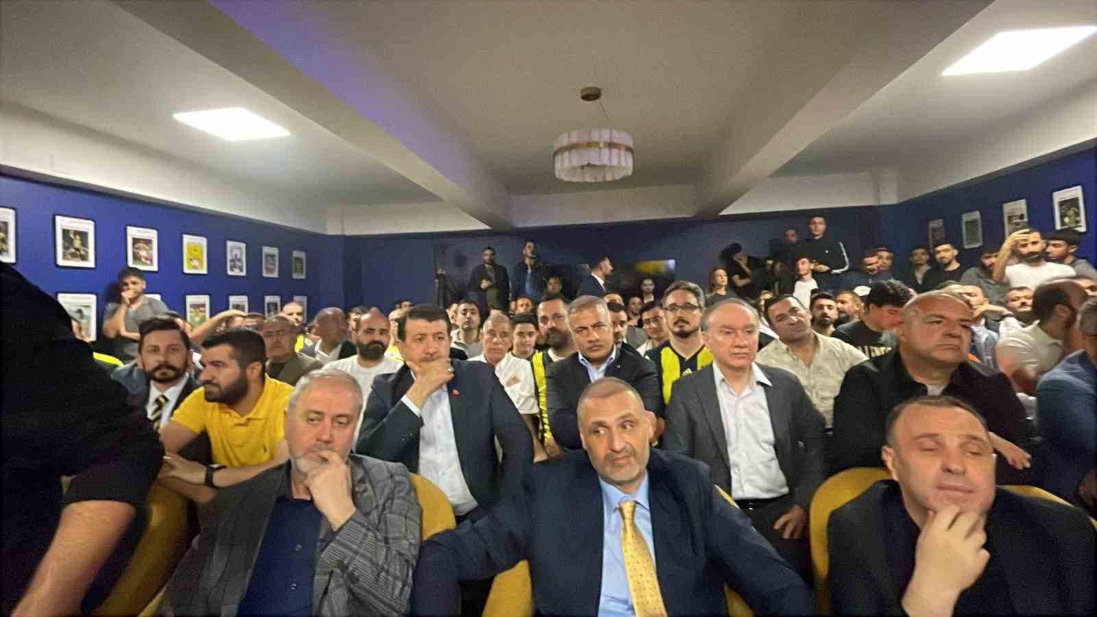 aziz yildirim taraftarla bir araya geldi 1 qs96Evgs