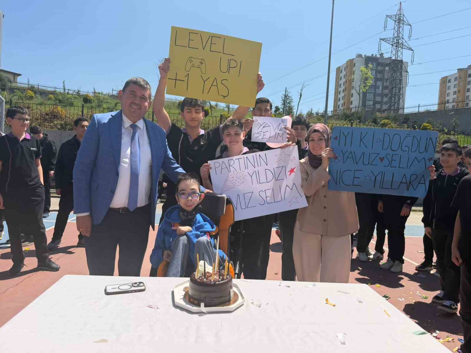 azmin adi yavuz selim 8 l37mOJdy