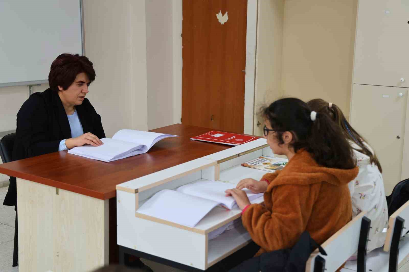 Azmin zaferi; görme engelli Züleyha öğretmen 22 yılda kendi gibi 300 öğrenciye ışık oldu 10 azmin zaferi gorme engelli zuleyha ogretmen 22 yilda kendi gibi 300 ogrenciye isik oldu IgKuJgIf