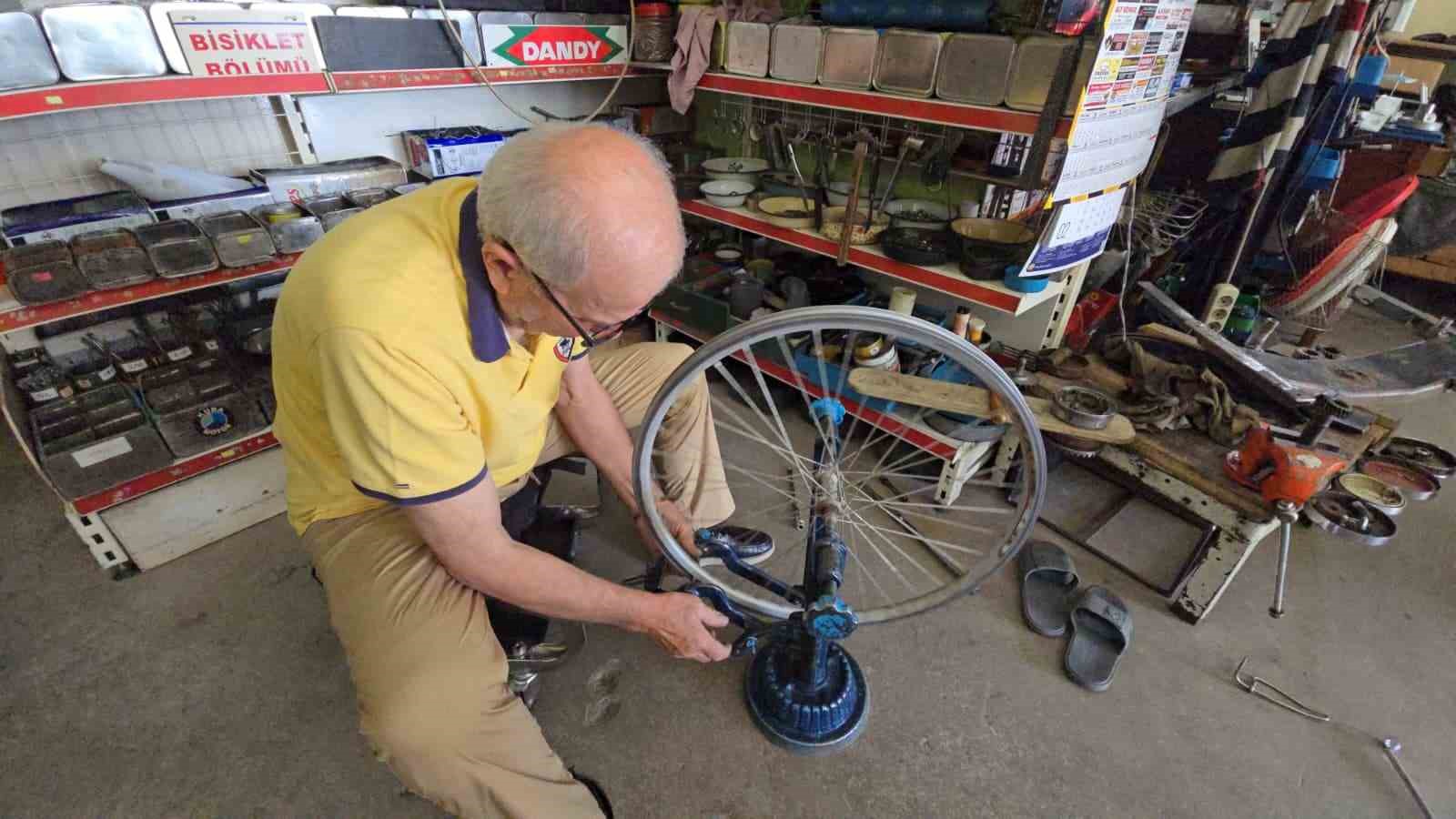 baba meslegini surdurup 60 yildir cocuklarin yuzunu gulduruyor 3