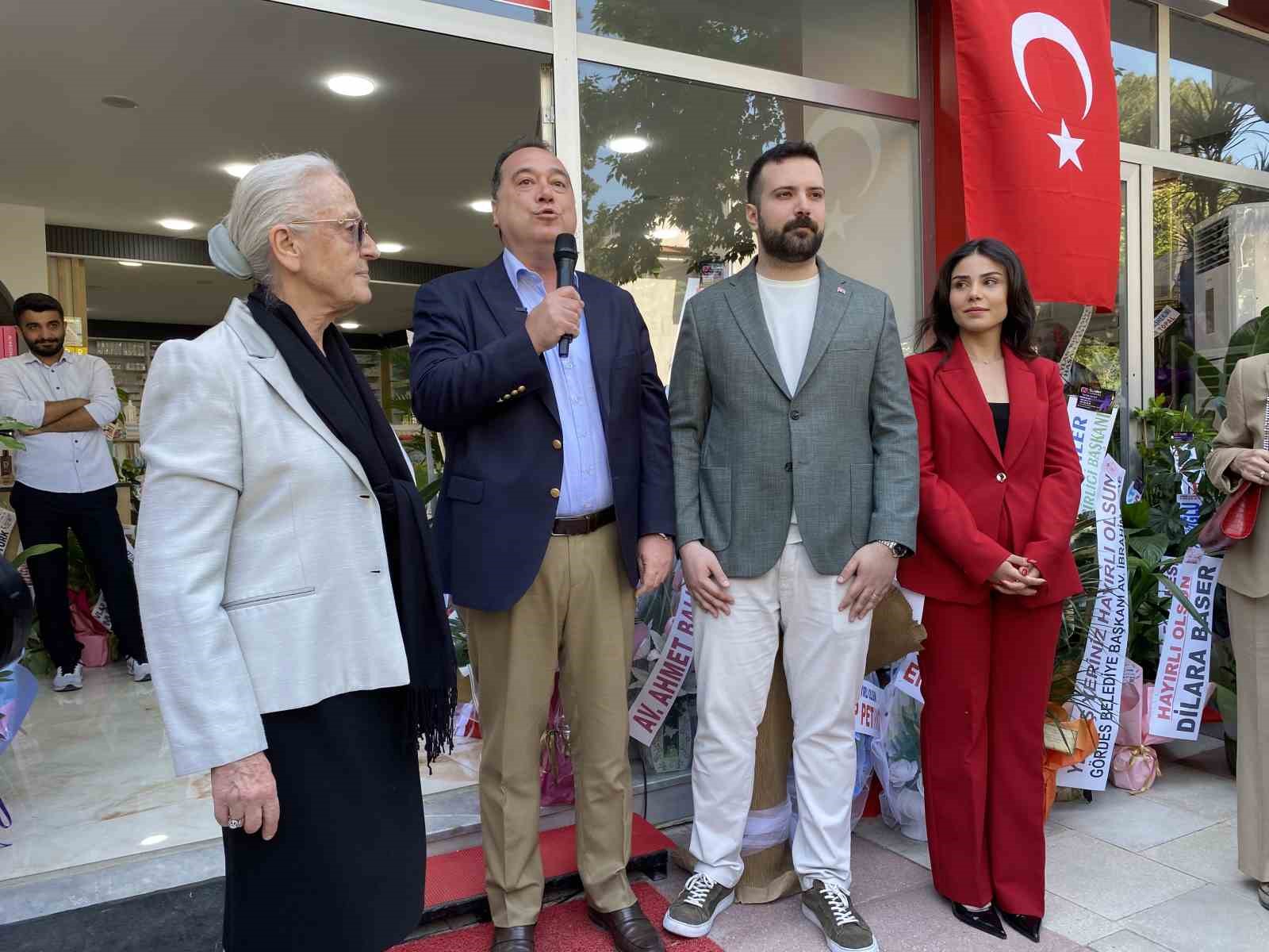 baba ogul acilista gozyaslarini tutamadi 2 SJYMU25N